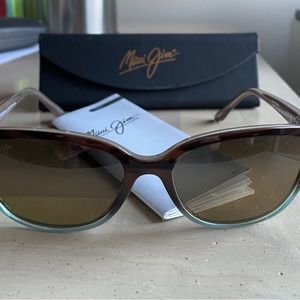 NWT- Women’s Maui Jim sunglasses